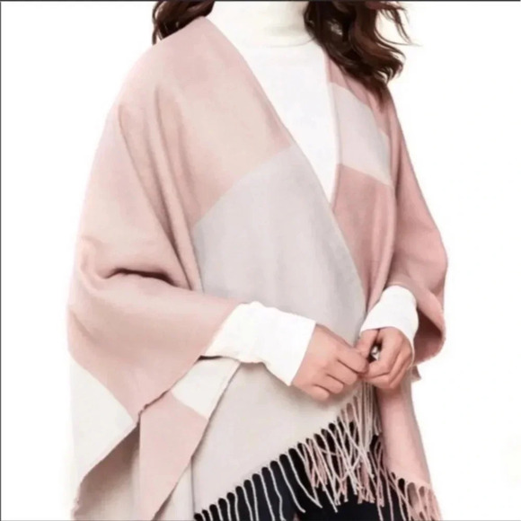 SOIA & KYO Poncho - Picture 2 of 8